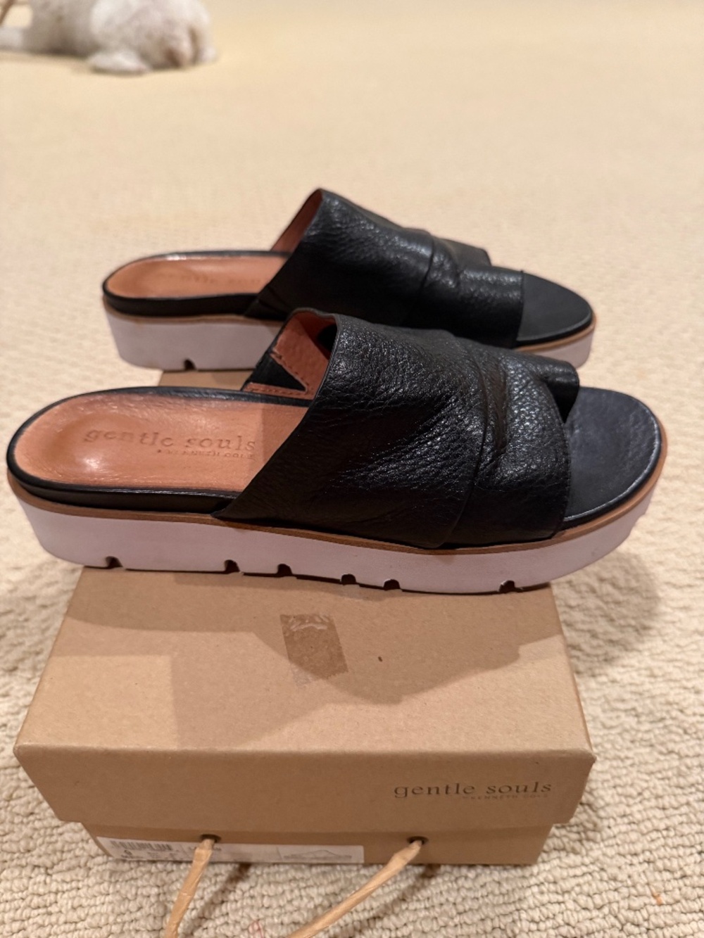 Gentle Souls by Kenneth Cole-black leather slide
